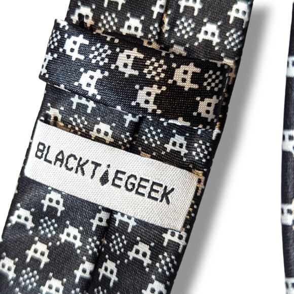 Space Invaders Retro Black White Video Game Novelty Skinny Tie - Picture 2 of 4